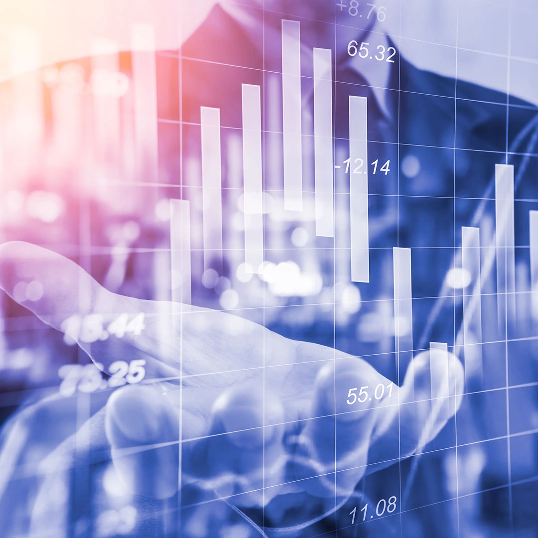 Stilisiertes Bild in Lila- und Blautönen von digitalisierten und einer Hand, die danach greift Diagrammen