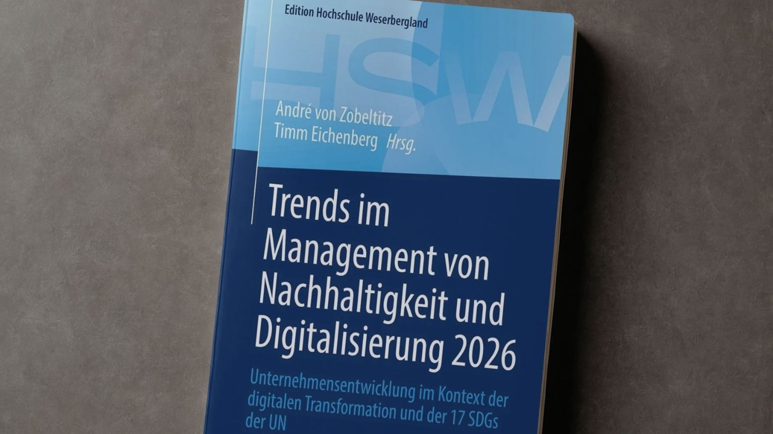 Buchcover vom HSW-Sammelband Trends im Management von Nachhaltigkeit und Digitalisierung